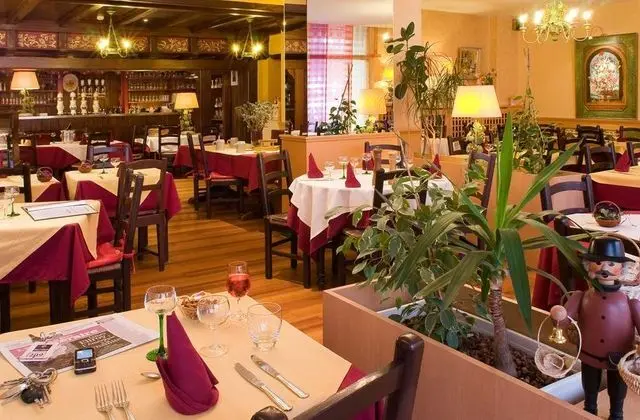 Kyriad Colmar - Centre Gare - Yeme / İçme