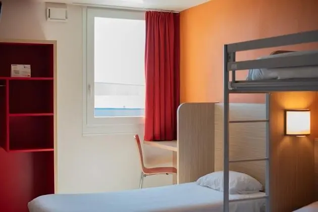 Kyriad Direct Classe Mont De Marsan - St Avit - Oda