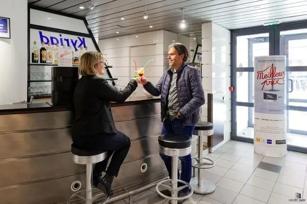 Kyriad Les Sables D'Olonne Plage Cent Con - Bar