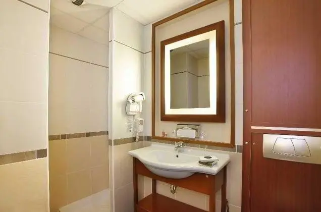 Kyriad Limoges Centre Gare - Atrium