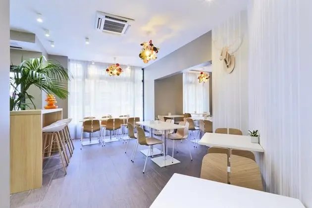 Kyriad Paris 18 Porte De Clignancourt Hotel
