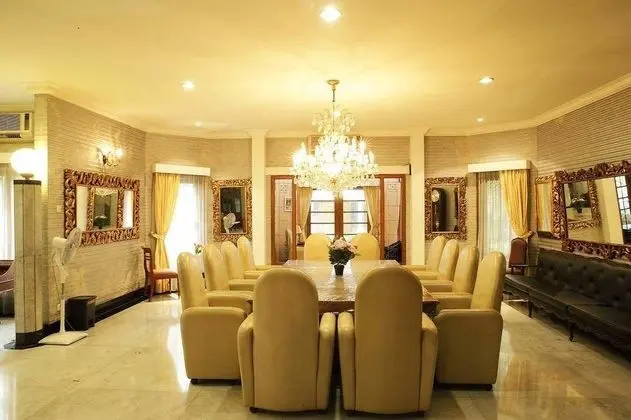 Kyriad Pejaten Suites