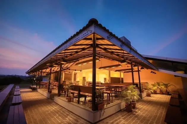Kyriad Prestige Riverside Amba Ghat - Dış Mekan
