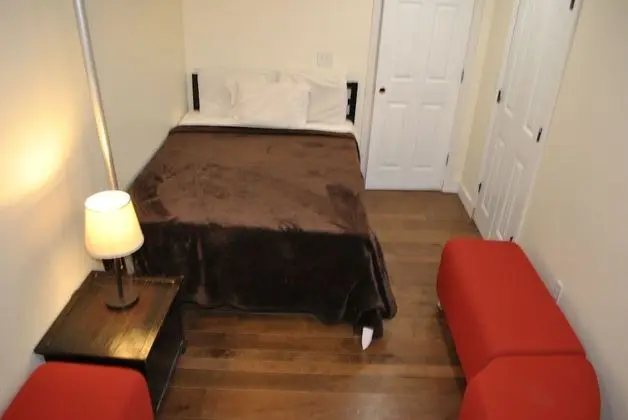 l 3 into Newark Airport Lower Level Apartment - Oda