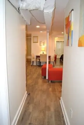 l 3 into Newark Airport Lower Level Apartment - Oda Düzeni