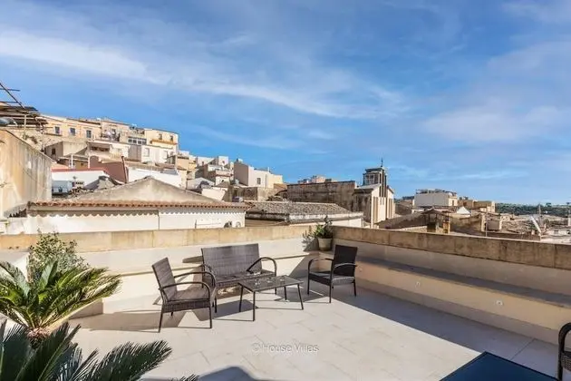 L Escalier Suite in Noto