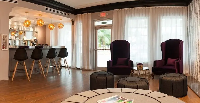 The L Hotel - Lobi
