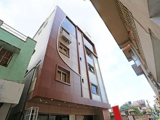 Hotel L N International