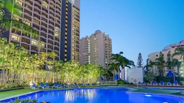 L7 Surfers Paradise Apartment - Havuz