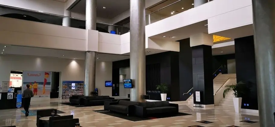 L7 Surfers Paradise Apartment - Lobi