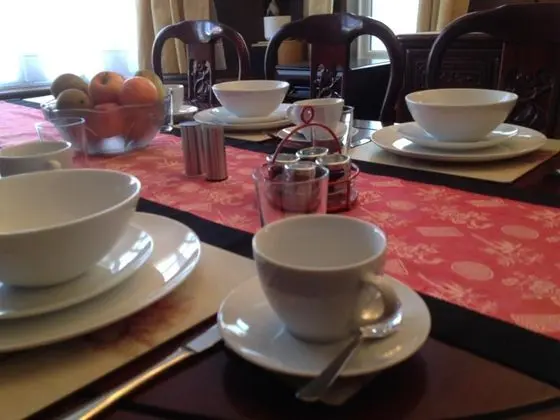 LA B and B Guest Accommodation - Yerinde Yemek