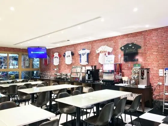 La Hotel - Baseball Theme Hall - Yerinde Yemek