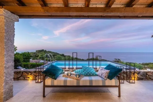 Villa LA Bella Luxury Seafront Villa With Panoramic Terrace in Porto Ottiolu Sardinia - Oda