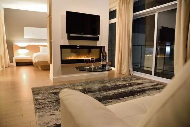 La Cache du Lac Champlain by Ôrigine