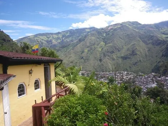 La Casa Amarilla