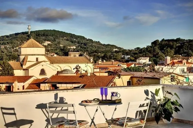La Casa Bianca Charming Large 7 Bedrooms Villa With Pool and Garden in the Center