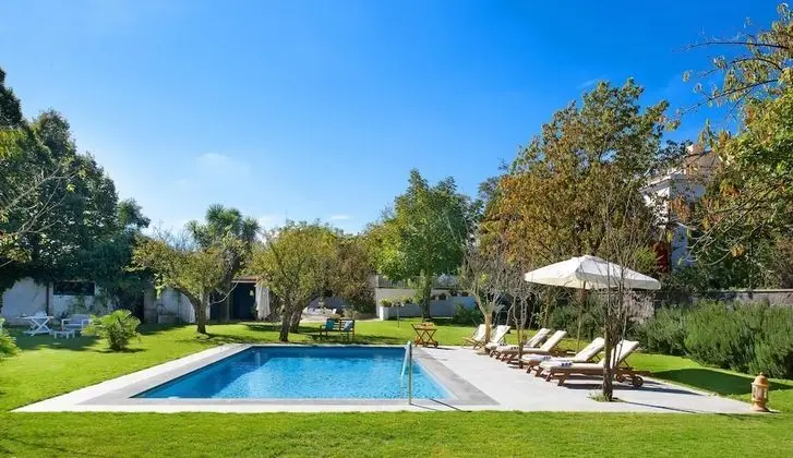La Casa Bianca Charming Large 7 Bedrooms Villa With Pool and Garden in the Center - Oda