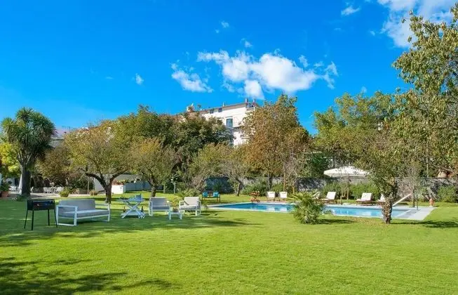 La Casa Bianca Charming Large 7 Bedrooms Villa With Pool and Garden in the Center - Oda