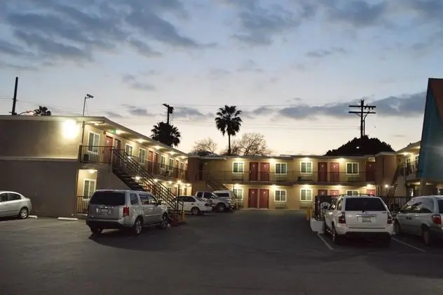 La Casa Inn - Dış Mekan