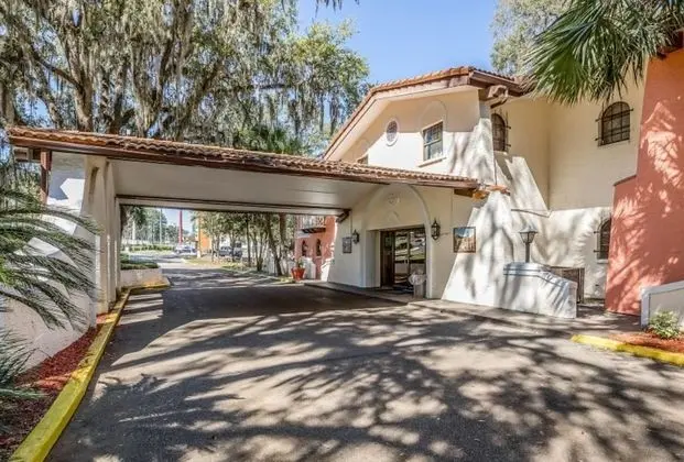 La Casa Inn & Suites - Lobi