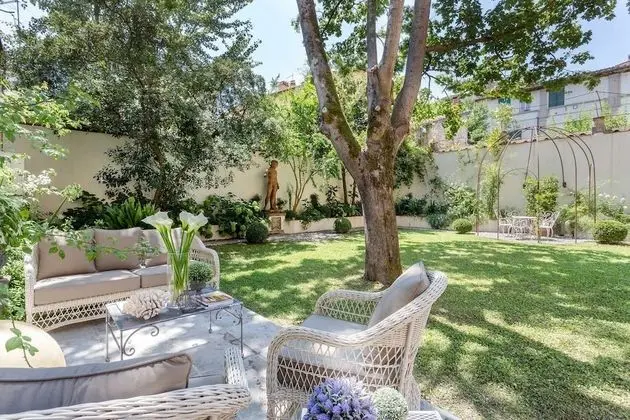 LA Casina Luxury Apartment Inside the Walls of Lucca With Garden A c Wifi