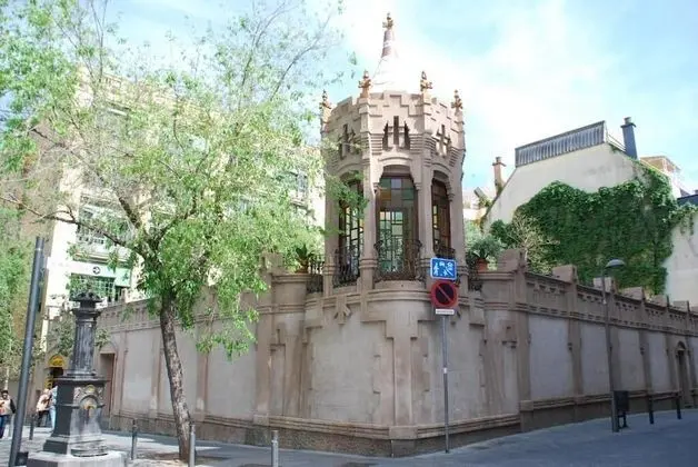 La Casita Amarilla