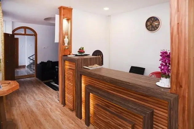 La Castle Residency - Lobi