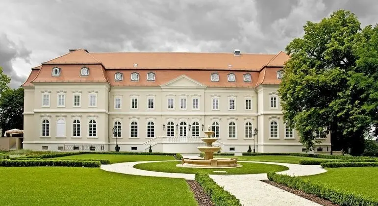 La Contessa Castle Hotel