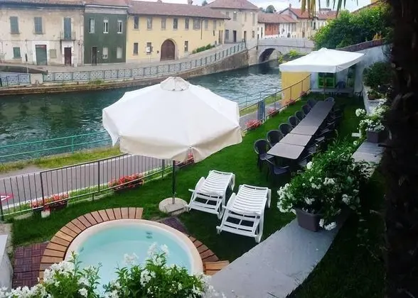 La corte sul naviglio - Havuz