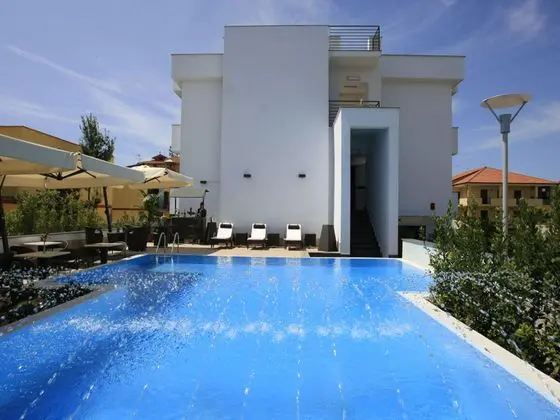 La Costiera Hotel