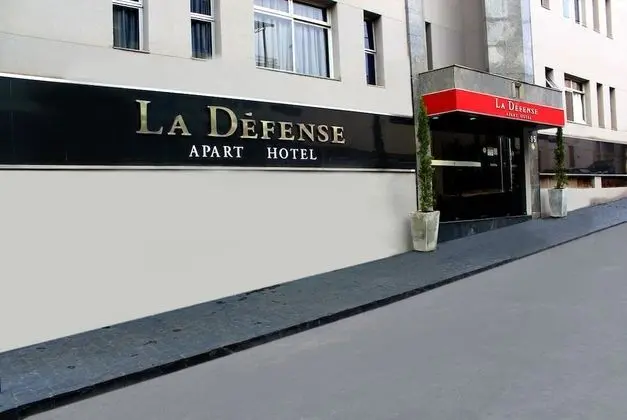 La Defense Apart Hotel