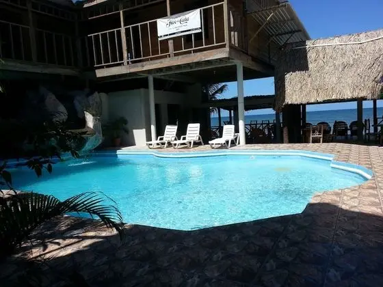 La Delphina B&B Bar and Grill Hotel - Havuz