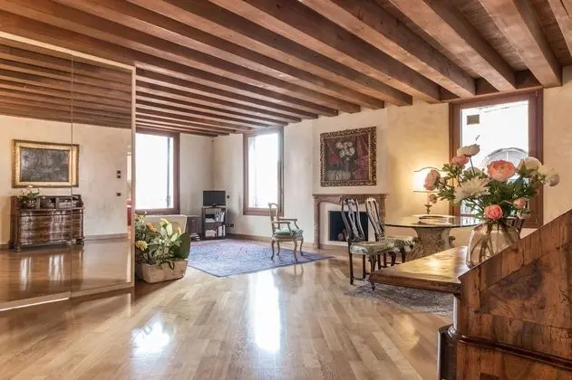 La Fenice Theatre Exclusive Flat