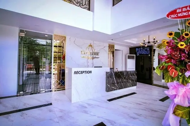 La Galerie Hotel - Lobi