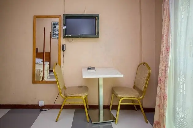 La Grand Chez Johnson Hotel Muyenga - Oda Düzeni