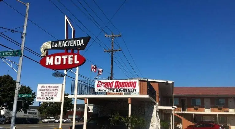La Hacienda Motel