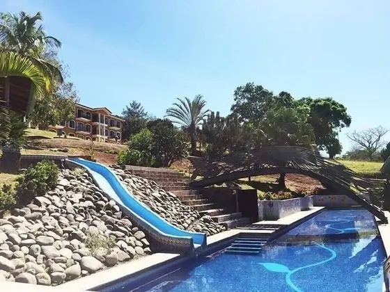 La Jacaranda Luxury Condos - Havuz
