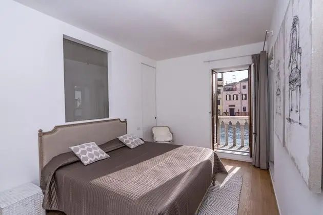 La Loggia Grand Canal