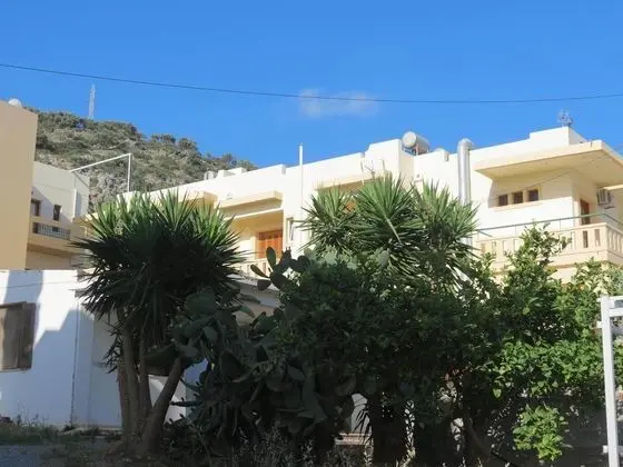 La Luna Apartments
