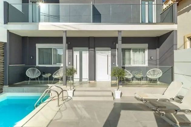 La Luna Suites