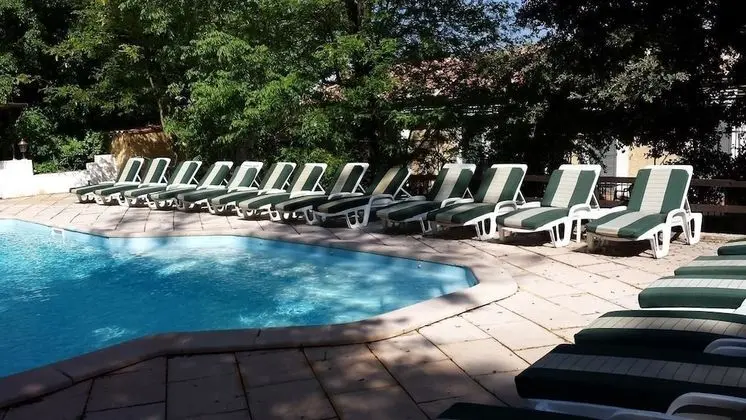 Hotel La Maillane - Havuz