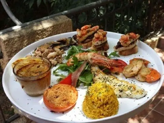 Hotel La Maillane - Yerinde Yemek