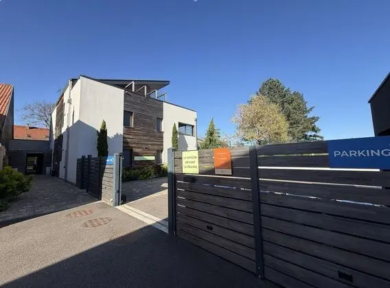 La Maison Devant La Prairie - Öne Çıkan Resim