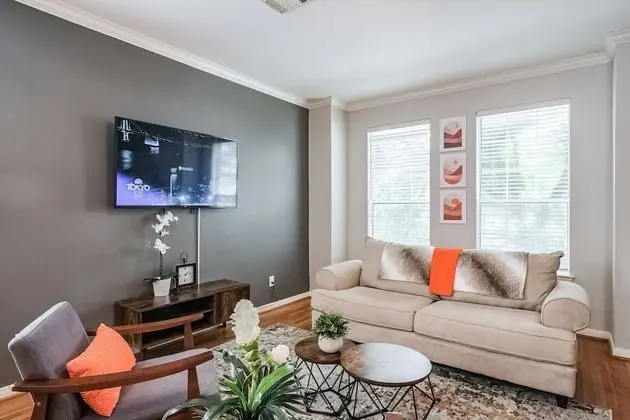 La Maison Heights in Houston Heights, Luxury Stays, Work-cation, High Speed Wifi
