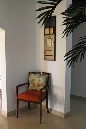 La Maison Hotel - Lobi