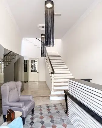 La Maltese Mansion - Lobi