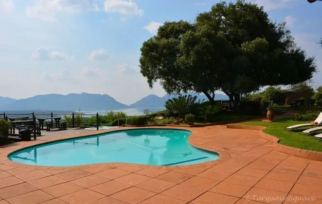 La Montagne Guest Lodge - Havuz