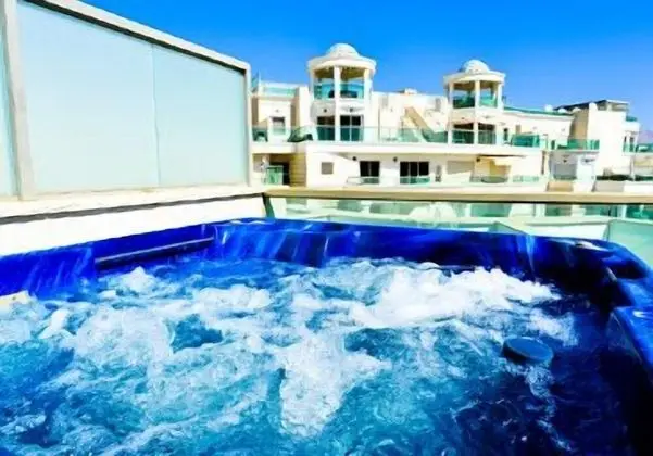La Palmora Suites