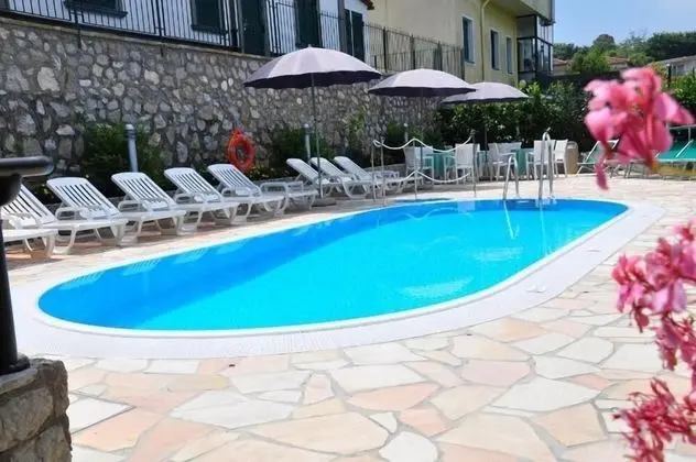 Hotel La Pergoletta - Havuz