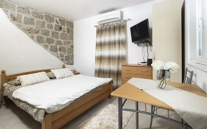 La Perla Apartments - 1